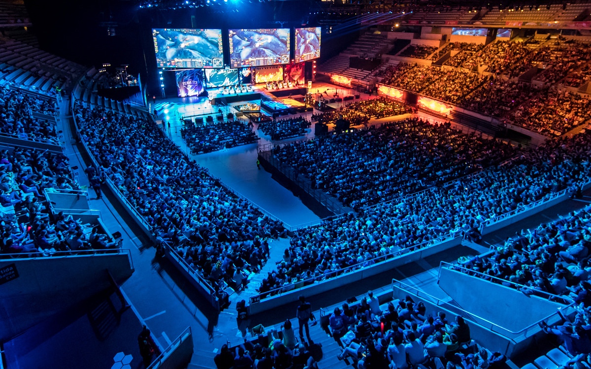 Top Esports vs LGD Gaming 资格生死战首发阵容：双方均为主力选手， 369 选择单挑 Sasi 。